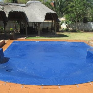 Life Guard ® Safety cover with hooks and plates